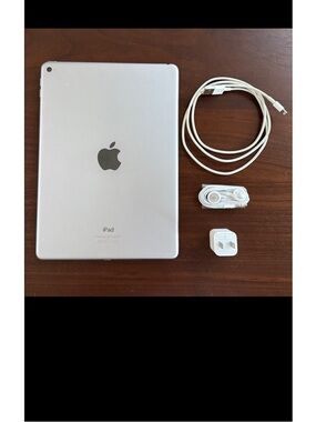 Apple 128 GB Air 2 A1566 DMPSK3G2G5W1 + A1385 Power Adapter Charge Cable Earbuds